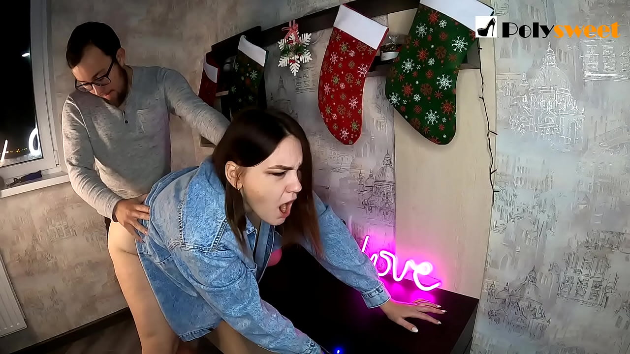 Insizwa yayijabulela ukubhebha intombazane enhle enomsila wehhashi embongolweni ngomlomo nangenduku